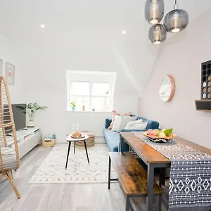 Stylish 2 Bedroom - Parking - 5 Mins Walk To Apartment Bournemouth